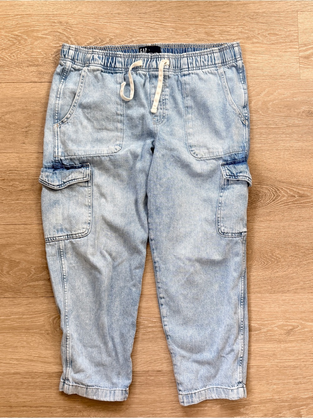 Gap Denim Easy Cargo Jeans Light Wash, Large